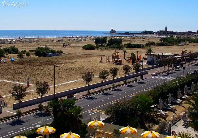 Hotel Alexander a Caorle in diretta: Spiaggia di Levante, spiaggia di levante