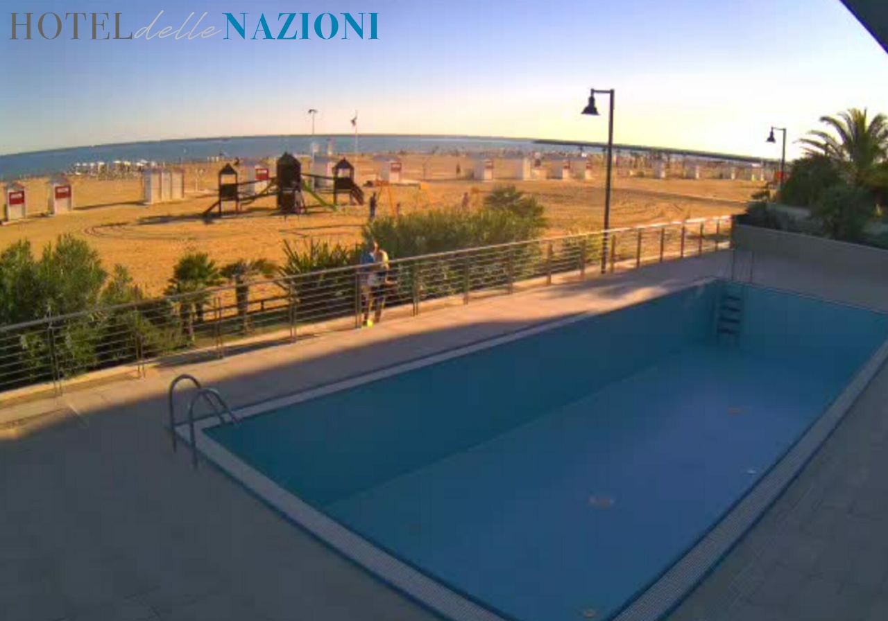 Hotel delle Nazioni a Caorle in diretta: Ponente Beach, spiaggia di ponente